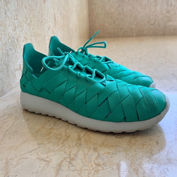 nike juvenate woven